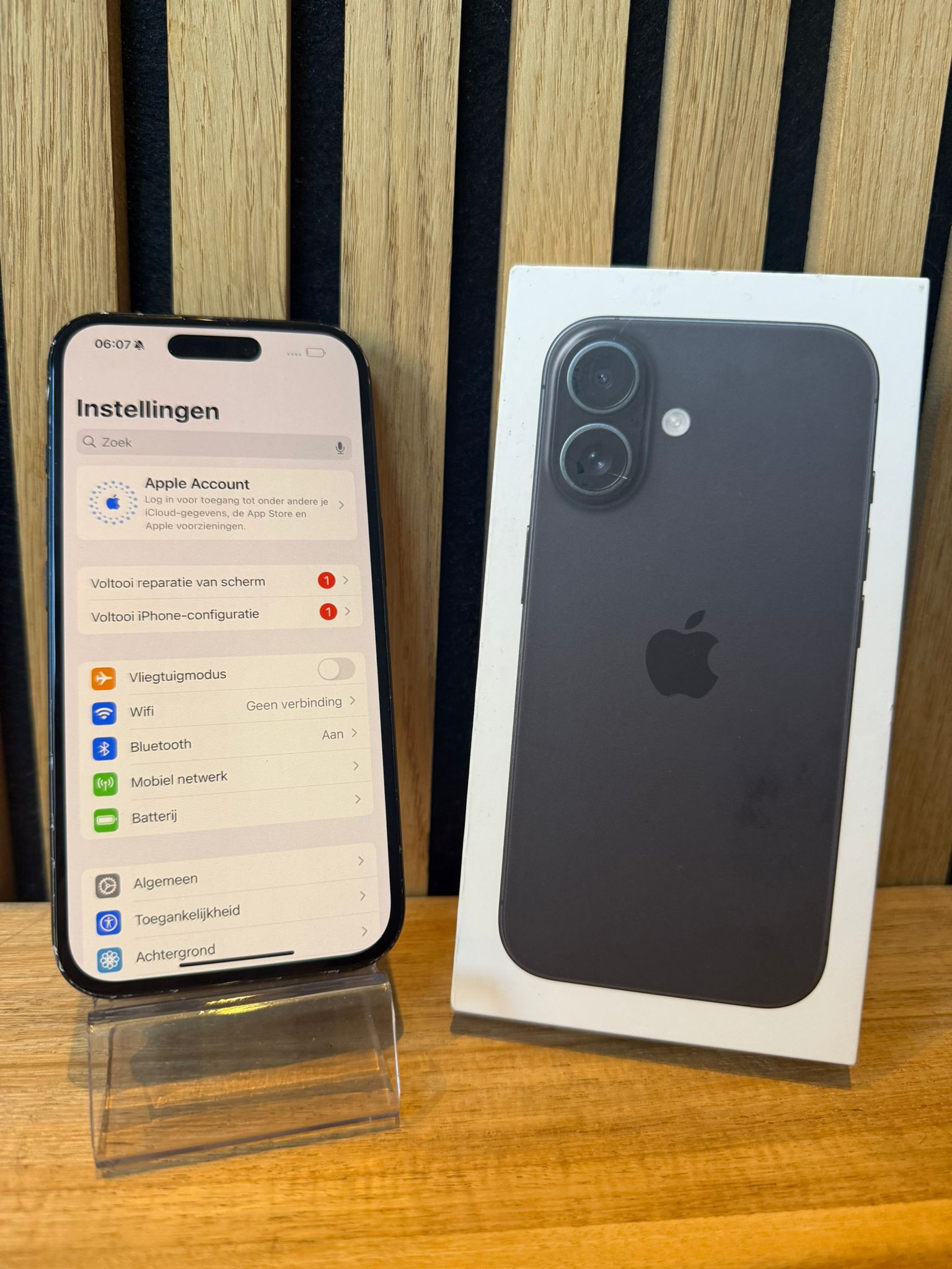 iPhone 16